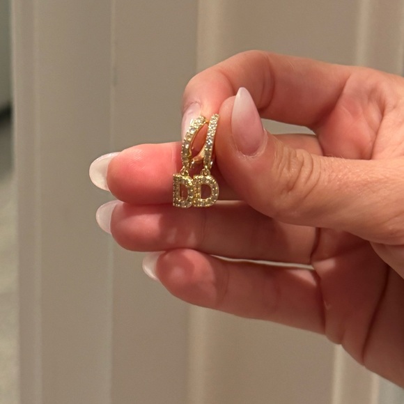 Rachel Parcell x Electric Picks Gold Initial Earrings D - Picture 5 of 8